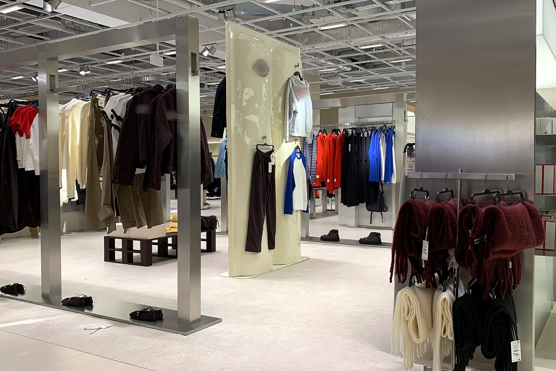 Pop-up stores and shop-in-shops